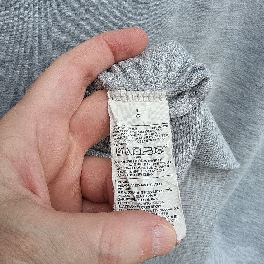 Old Navy Actice crop grey sweatshirt - Picture 5 of 5